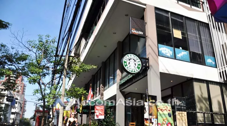  Retail / showroom For Rent in Ploenchit, Bangkok  near BTS Chitlom (AA10440)